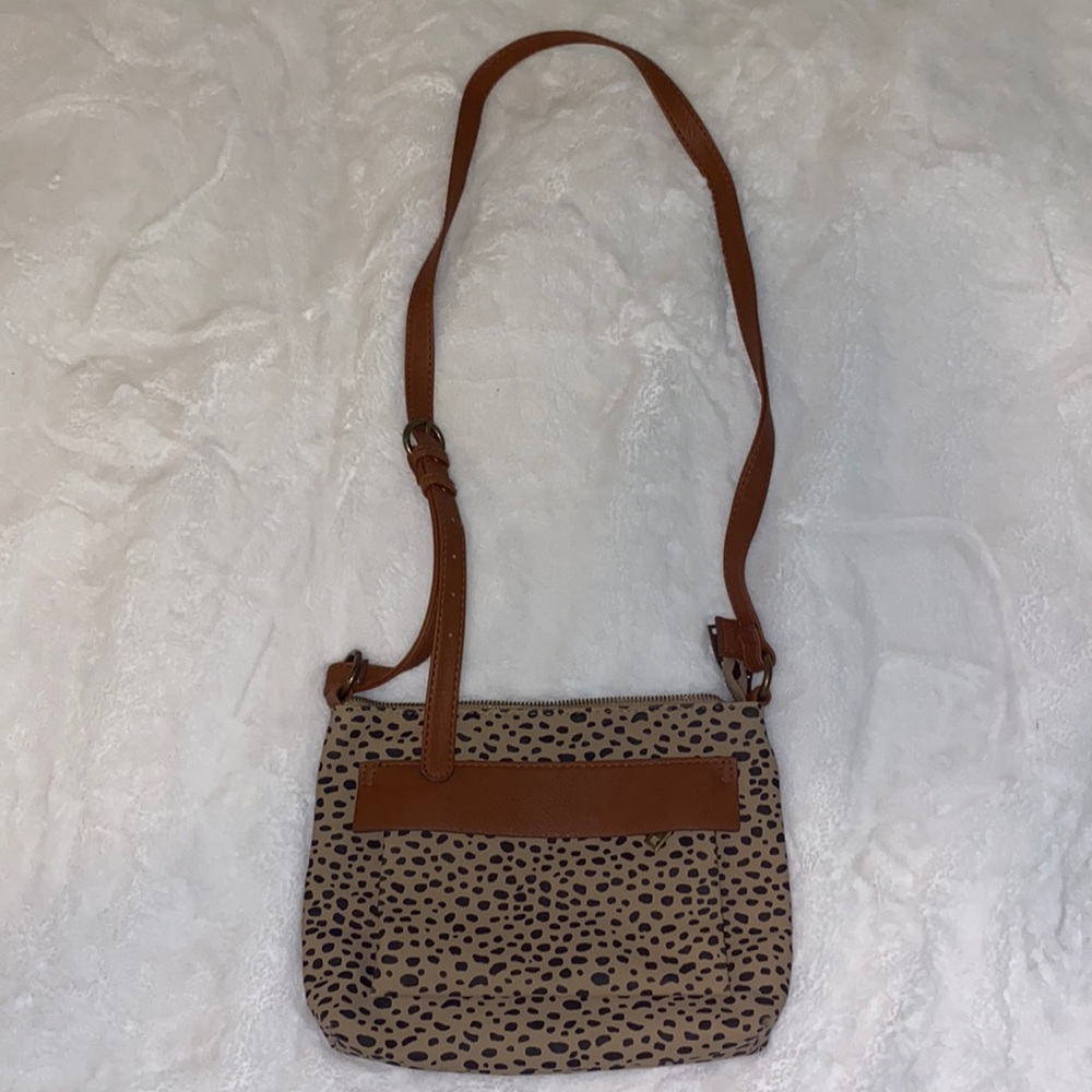 Universal thread crossbody bag